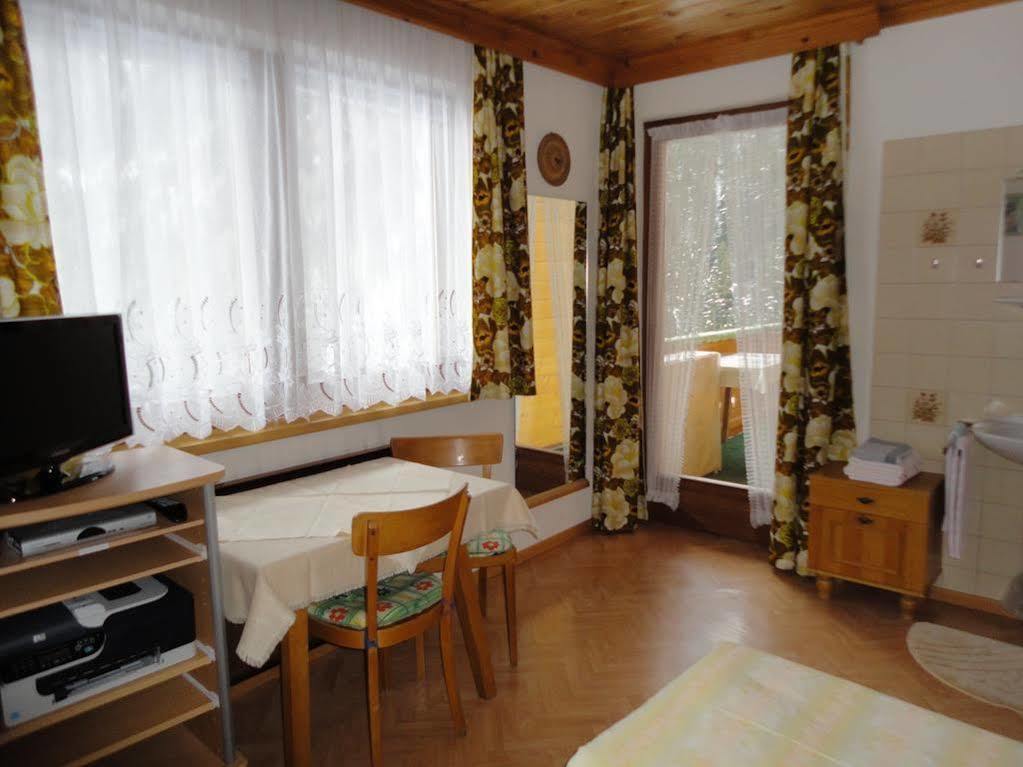 Haus Dorfblick Hotel Prägraten Exterior foto